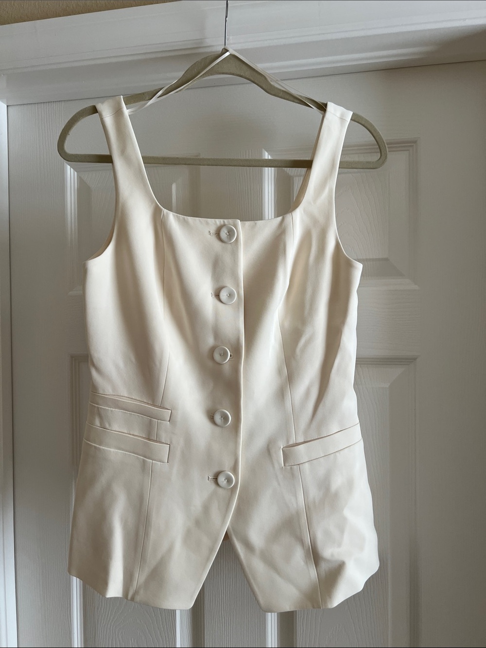 Elie Tahari Ivory Warm Vanilla Sleeveless Button Vest